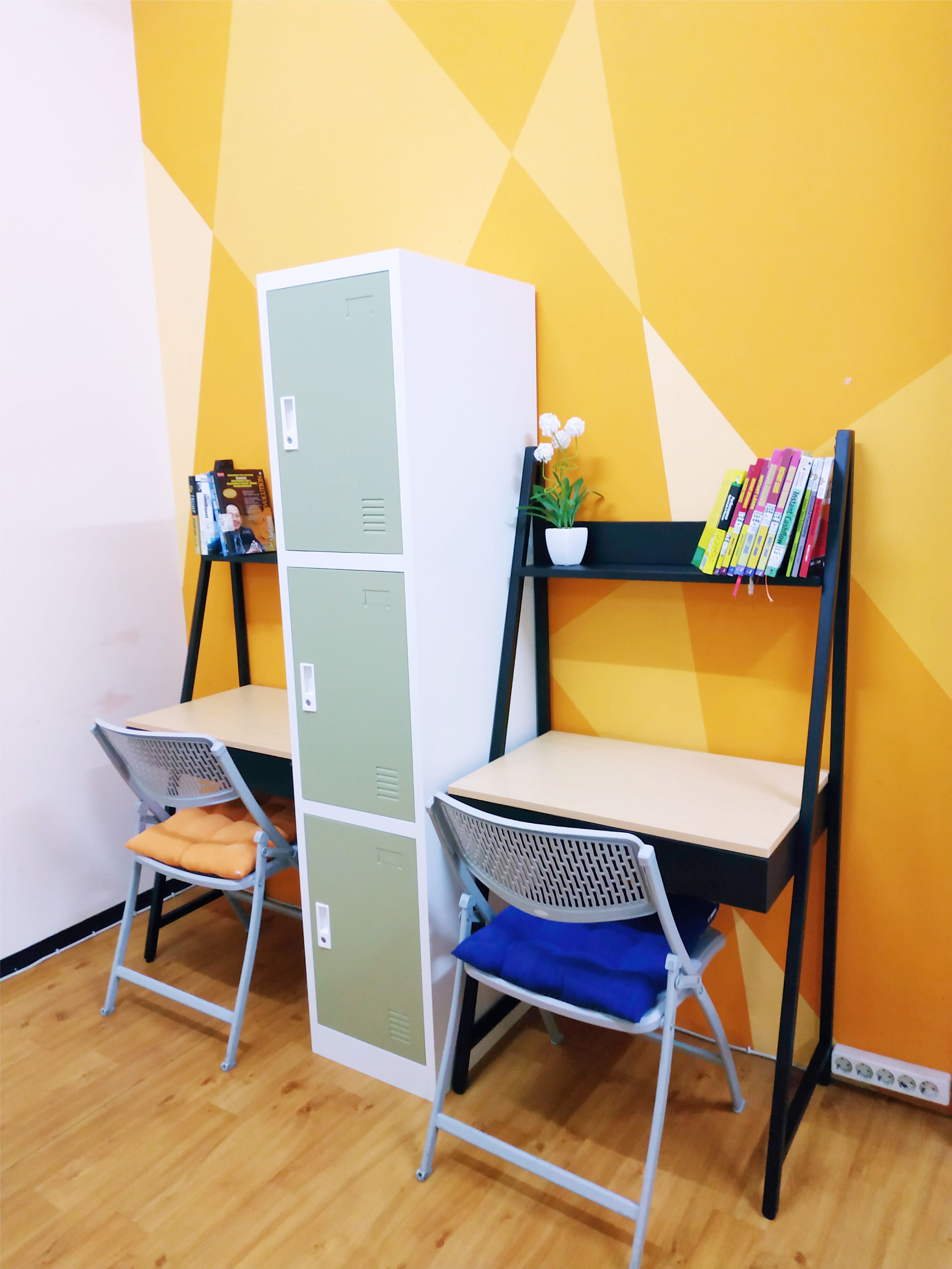 DEDICATED DESK
